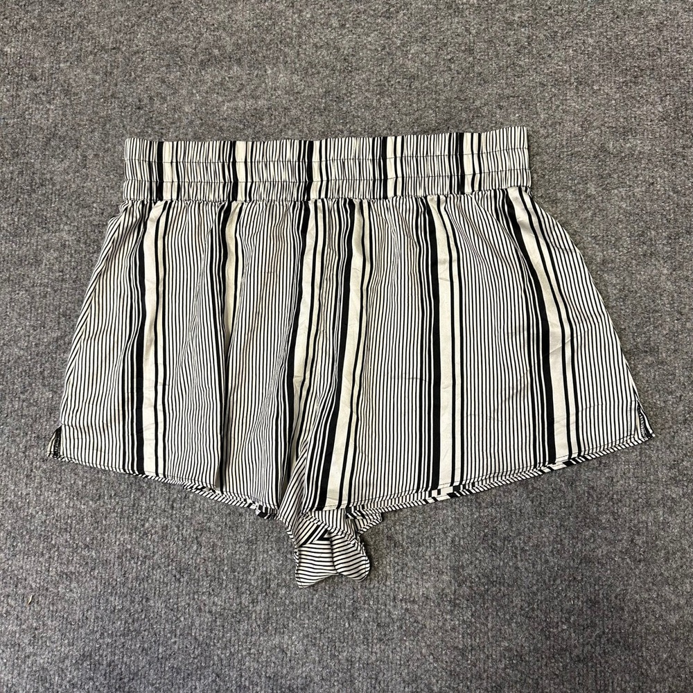 Unbranded Shorts Womens Size M Black White Striped Elastic Waist Casual Beach